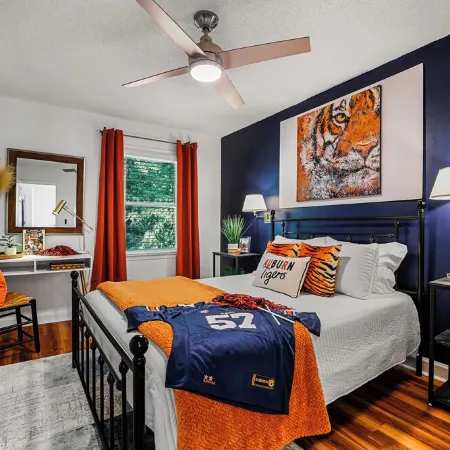 NEWLY RENOVATED, 3 blocks from AU, Game Day House “Caddy’s Shack”