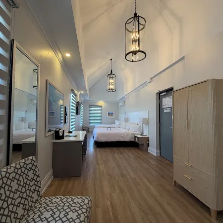 Colonial Hotel & Suites