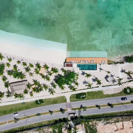2-Level Retreat + Jacuzzi | Free Airport Transfer