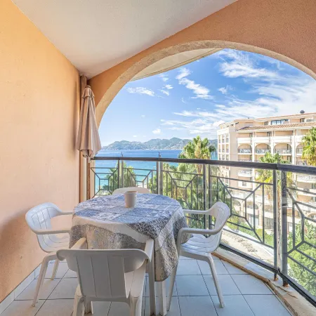 Charming Flat with Sea View - 1Br - 2P - Bocca