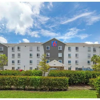 Motel 6 Suites Fort Myers FL Hotels near Fleamasters Fleamarket