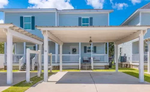Charming 3-bedroom townhome near Downtown and Lakefront Lake Charles - 4-Star