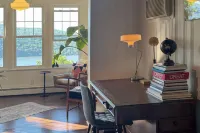 Panoramic Lakeviews & Lush Gardens w/Beach Access - 무료 와이파이