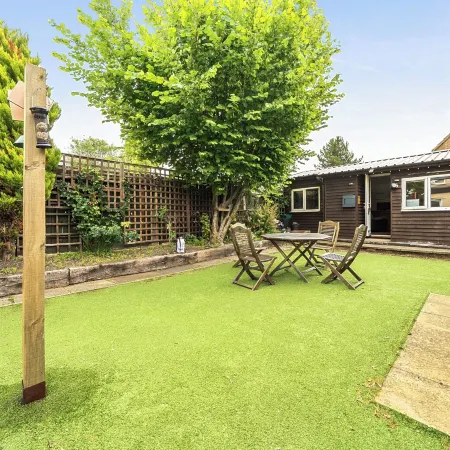 Studio Retreat Sleeps 1 - Parking & Wifi
