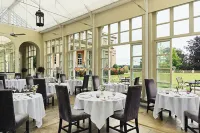 Buxted Park Country House - parking