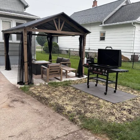 Cozy Retreat • Fireplace Loft •Walk to Park & Lake