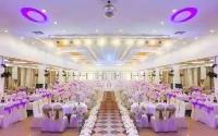Royal Quang Binh Hotel - parking