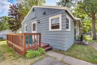 Shawano Lake Home: Beach Access, Partial Lake View - Homestays