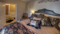 Bliss House by Avantstay Victorian Charm + Gazebo Yard + Corn Hole Walk to Dining + Park - Homestays