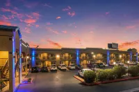 Econo Lodge Hesperia - Victorville I-15 - parking