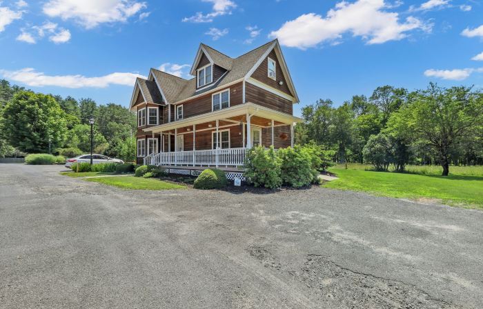 Blue Hill Lodge