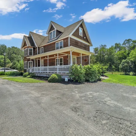 Blue Hill Lodge
