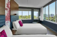 Aloft Raleigh - bar