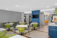 Spark by Hilton Minot - breakfast