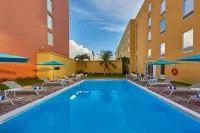 City Express Junior by Marriott Cancun - Swimmingpools