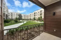 Family-Friendly Houston Apartment: Game Room, Pool & King Beds! - Condos