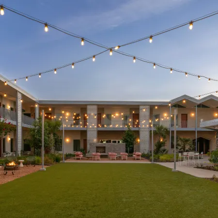 Caravan Court Hotel