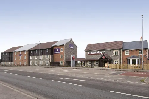 Premier Inn Glastonbury - parking