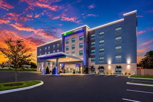 ฮอลิเดย์ อินน์ เอ็กซ์เพรส แอนด์ สวีทส์ แทมปา สเตเดียม – แอร์พอร์ต แอเรีย บาย IHG - บริการรถรับส่ง
