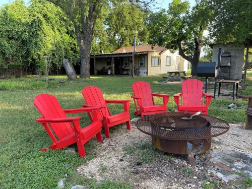 3 Sisters Crossroads Cottage with Big Porch, close to Lost Maples - WiFi