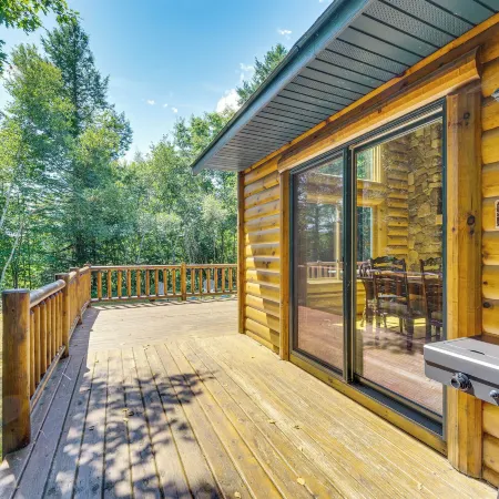 Ski, Hike & Explore! Spacious Conway Cabin w/ Deck