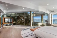 Malibu Glass Estate in Malibu - balcony