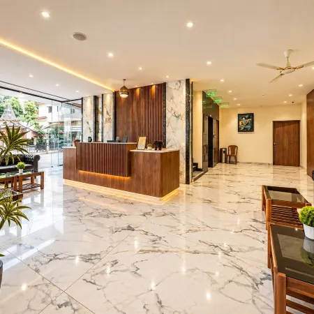 HOTEL THE PEARL SHINE