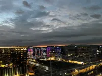 Modern Cozy Sunlit Apt Next to AirportS - 4 Yıldız