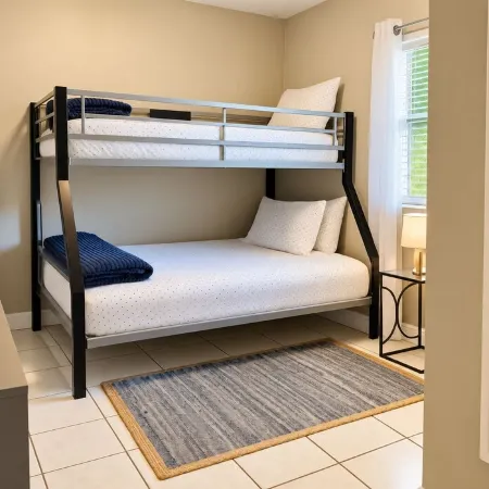 Sunshine Acre. King Master Suite & BIG Yard