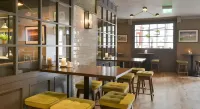 Lahinch Coast Hotel and Suites - С баром