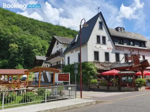 瓦爾地科莫斯二酒店