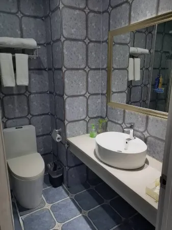 Longyou Junyu Hotel (Longyou Railway Station) Отели рядом с достопримечательностью «Dananmen Historic District Buildings (Wang Jinsheng Residence)»