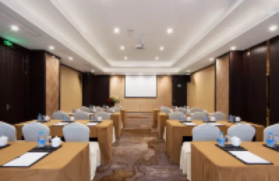 Huayuhai Light Luxury Seaview Apartment