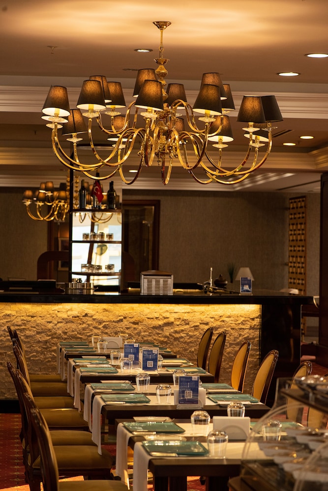 Wellborn Luxury Hotel