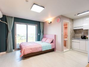 Yangyang Pink Beach Pension