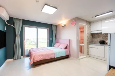 Yangyang Pink Beach Pension Hotels near Hajodaehaesuyokjang