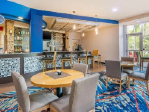 カンブリア ホテル & スイーツ フォート ローダデール エアポート サウス & クルーズ ポート デイニアのホテル