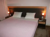 Welcome to Hotel Vila Silia - Your Home Away from Home - 2-Star