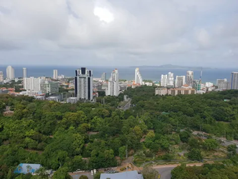 รูปภาพของที่พักชั้น 43 ในใจกลางพัทยา เห็นวิวทะเลแบบพาโนรามา