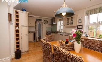 Brookdale House - Housity