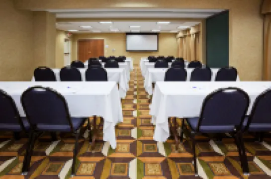 Holiday Inn Express SHEBOYGAN-KOHLER (I-43) by IHG