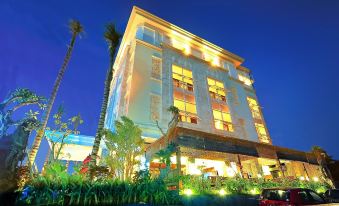 Alron Hotel Kuta powered by Archipelago