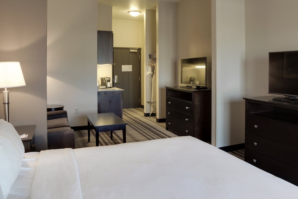 Holiday Inn Express & Suites Nevada, an Ihg Hotel