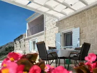 Villa Nareste - parking
