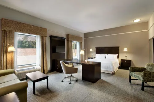Hampton Inn & Suites Mahwah - parking