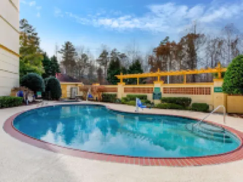 La Quinta Inn & Suites by Wyndham Raleigh Crabtree Hotels in Meredith