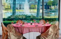 Voco Orange County - Airport by IHG - breakfast