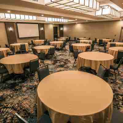 DoubleTree by Hilton Lubbock University Area Dining/Meeting Rooms