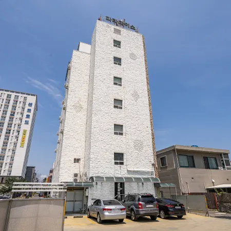 Ulsan Jinha Paradise Отели рядом с достопримечательностью «Пляж Джинха»