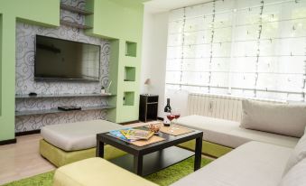 Bright 1Bdr Apartment in the City Center